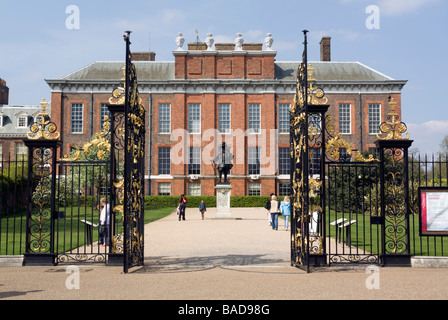 Kensington Palace Gates - Londres Banque D'Images