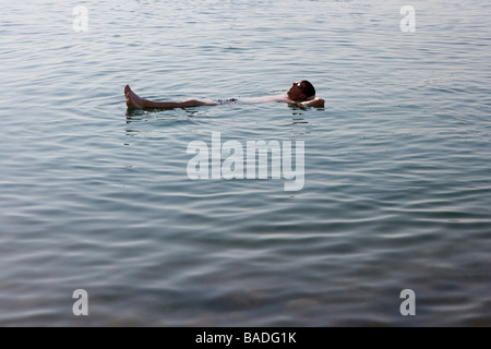 Les touristes à la mer Morte, Marriott Dead Sea Resort, Jordanie Banque D'Images