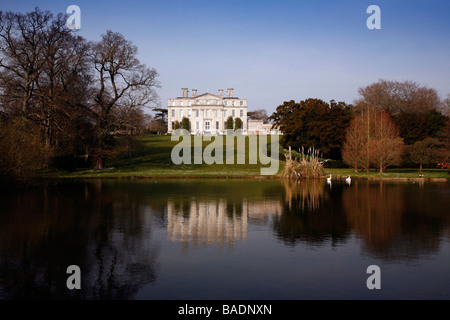 Vue sur Kingston Maurward House, une maison de campagne anglaise géorgienne dans le village de Stinsford près de Dorchester Banque D'Images