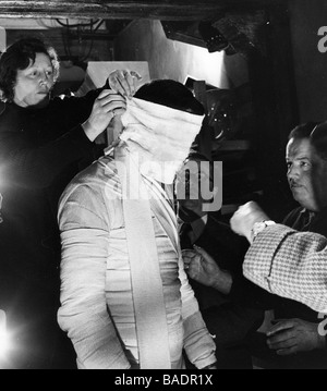 La malédiction DE FRANKENSTEIN Christopher Lee est préparé pour le tournage en 1957 la Warner/Hammer film Banque D'Images