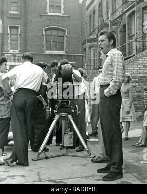 Regarder en arrière dans la COLÈRE 1959 ABP film avec Richard Burton pendant le tournage sur place à Londres Banque D'Images