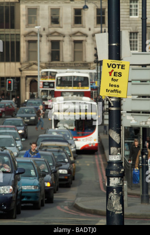 Une affiche pour le "vote oui à la congestion charge' campagne sur Lothian Road pendant l Février 2005 Référendum à Édimbourg Banque D'Images