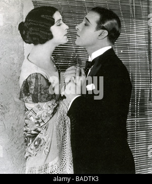 Un Chrétien DEVIL 1924 Rudolph Valentino et Nita Naldi Banque D'Images