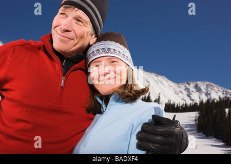 Portrait de couple dans une station de Ski Lodge, Arapahoe Basin, près de Frisco, Colorado, USA Banque D'Images