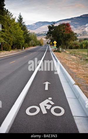 Voie cyclable sur route, Ashland, Oregon, USA Banque D'Images