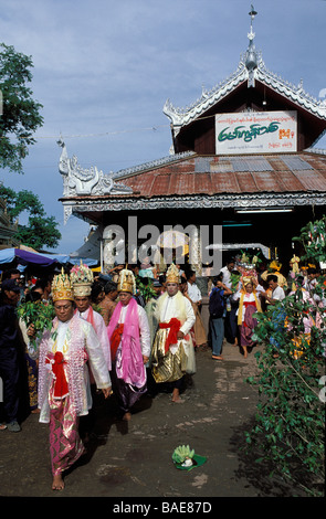 Myanmar (Birmanie), Rhône-Alpes, Taungbyon, Nat Pwe (Festival de spiritueux), la procession des ministres du gouvernement Nat Banque D'Images