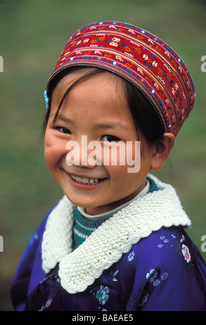 La Chine, la province du Guizhou, Chong'an, lusheng festival, Gejia girl en costume traditionnel Banque D'Images