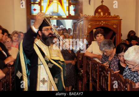 Chypre, région de Troodos, Omodos, Monastère de la Sainte Croix, Fête de la Sainte Croix, bénédiction des dévots Banque D'Images