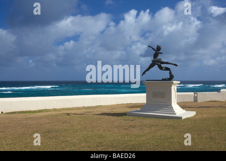 Grand Jete statue au Crane Resort & Residences, Côte Sud, Barbade Banque D'Images