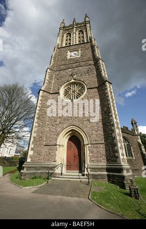 Ville de Newport, Pays de Galles. Vue oblique basse de la fin du xixe siècle de style gothique victorien clocher de l'église de St Marc. Banque D'Images