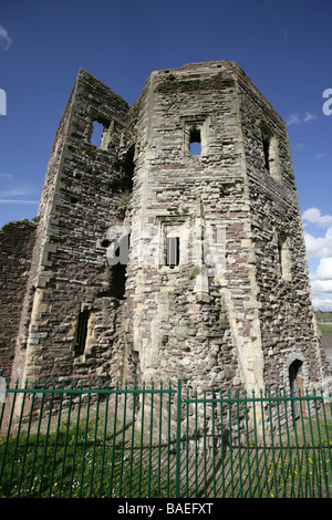 Ville de Newport, Pays de Galles. Le début du 14ème siècle ruines du château de Newport, sur les rives de la rivière Usk. Banque D'Images