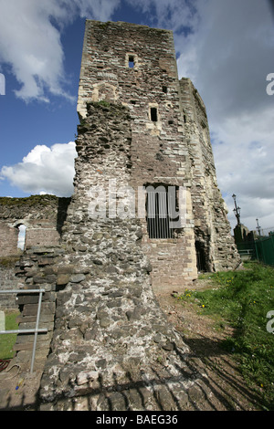 Ville de Newport, Pays de Galles. Le début du 14ème siècle ruines du château de Newport, sur les rives de la rivière Usk. Banque D'Images