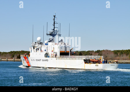 'Nous' de la Garde côtière canadienne Seneca navire passant par 'Cape Cod Canal' Banque D'Images