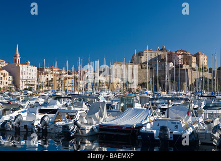 Vue sur port à l'église Ste Marie et citadelle de Calvi Corse France tôt le matin Banque D'Images