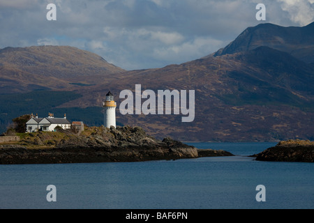 Un phare de lumière active house, west coast paysage côtier situé sur l'île de la marée Oronsay Ile de Skye. Hébrides intérieures, Ecosse, Royaume-Uni Banque D'Images