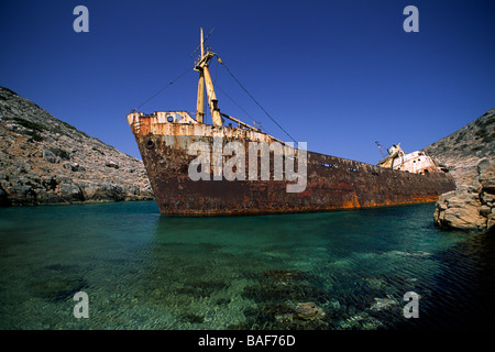 Grèce, Îles Cyclades, Amorgos, Ormos Liveros, épave de navire Banque D'Images