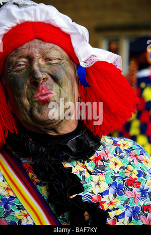 Membre de l'Moulton Morris Men joue sur les rues de Northampton UK Banque D'Images