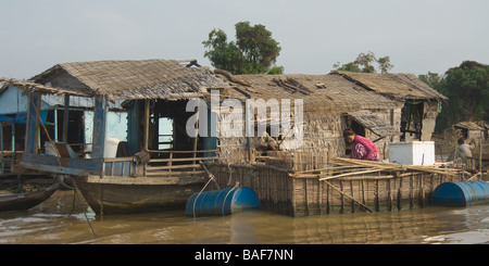 Village flottant sur le Tonle Sap Lake près de Siem Reap au Cambodge Banque D'Images