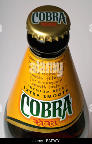 Cobra la bière en bouteille. Banque D'Images