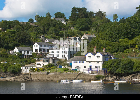 Daphné du Maurier's home - Ferryside, avec le village de Bodinnick derrière, donnant sur l'estuaire de Fowey Cornwall Banque D'Images