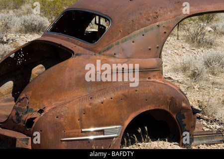 Voiture brûlée rouillée Banque D'Images