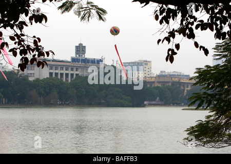 Lac Hoan Kiem à Hanoi Vietnam Banque D'Images