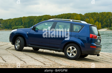 Peugeot 4007 SUV bleu au Rhin vue arrière Banque D'Images