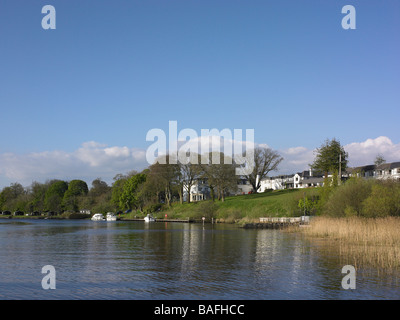 La vue extérieure de l'Killyhevlin Hotel, situé sur les rives du Lough Erne, près d'Enniskillen Banque D'Images