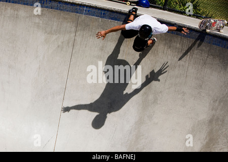 Planche faisant des tours Culver City Skateboard Park Culver City Los Angeles County California United States of America Banque D'Images