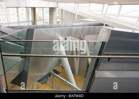 Académie des beaux-arts, Munich, Allemagne, Coop Himmelb(l)au, Académie des beaux-arts de l'escalier vue d'en haut. Banque D'Images