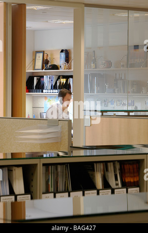 Baker Botts, Londres, Royaume-Uni, Gensler, Baker botts vue paysage de bureau de l'autre côté bibliothèque. Banque D'Images