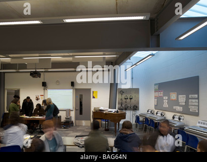 Le Parlement Hill School, Londres, Royaume-Uni, Haverstock Associates LLP, la colline du Parlement en classe de musique à l'école. Banque D'Images