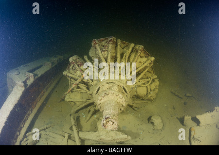 Moteur sur navire de guerre japonais de la Seconde Guerre mondiale Helmet Wreck Micronésie Palau Banque D'Images