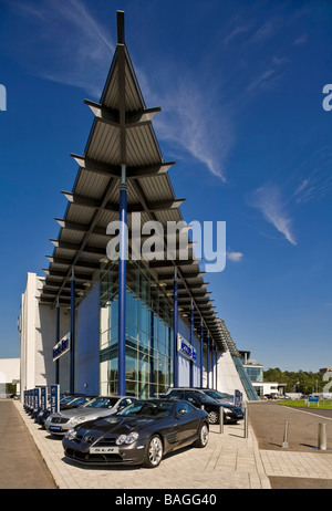 Daimler Chrysler / Mercedes Benz, Weybridge, Royaume-Uni, Aukett Fitzroy Robinson, Daimler Chrysler / mercedes benz roof Banque D'Images