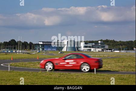 Daimler Chrysler / Mercedes Benz, Weybridge, Royaume-Uni, Aukett Fitzroy Robinson, Daimler Chrysler / mercedes benz south Banque D'Images