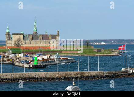 Château danois Kronborg garder le passage de l'Øresund entre le Danemark et Helsingor Helsingborg en Suède Banque D'Images