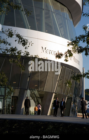 Musée Mercedes, Stuttgart, Allemagne, un studio (Ben van Berkel et Caroline Bos), Mercedes museum détail de l'entrée. Banque D'Images