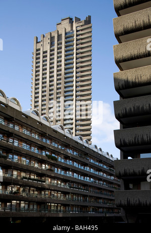 BARBICAN ESTATE 1982, CHAMBERLIN POWELL ET BON, Londres, Royaume-Uni Banque D'Images