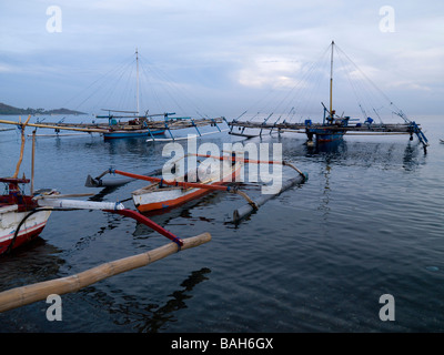 Mer de Java, Bali, Indonésie ; bateaux de pêche balinaise Banque D'Images