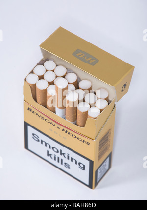 Paquet de cigarettes Benson Hedges la cigarette Banque D'Images