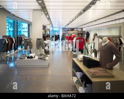 Armani, Liverpool, Royaume-Uni, Gf Holdings, Armani. Banque D'Images