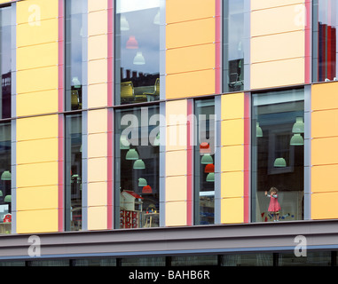 Coin Street Neighbourhood Centre, Londres, Royaume-Uni, Haworth Tompkins Architectes, Coin extérieur centre de quartier de la rue Banque D'Images