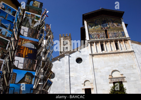 Lucca : Basilica di San Frediano & cartes postales Banque D'Images