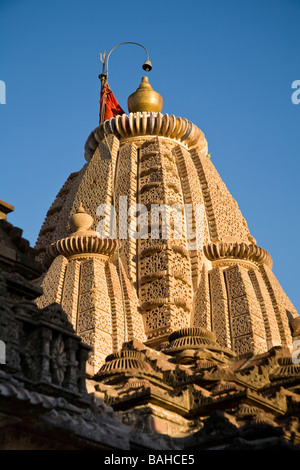 Un tour sculpté, Sachiya Mata Temple, Osian, près de Jodhpur, Rajasthan, India Banque D'Images