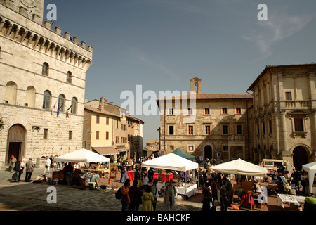 Piazza Grande Palazzo Comunale Montepulciano Toscane Italie Europe Banque D'Images