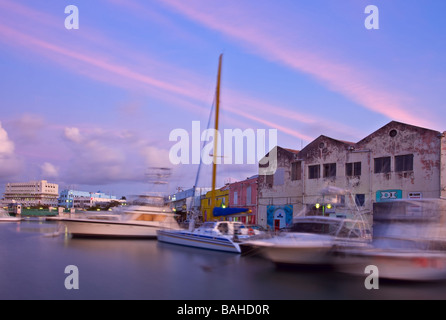 Coucher de soleil sur le port de carénage à Bridgetown, Barbade, "West Indies" Banque D'Images