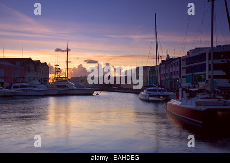 Coucher de soleil sur le port de carénage à Bridgetown, Barbade, "West Indies" Banque D'Images