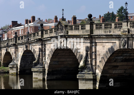 English Pont et rivière Severn, Shrewsbury, Shropshire, England, UK Banque D'Images