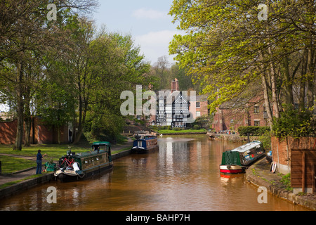 UK Angleterre Salford Worsley les bateaux sur le Canal de Bridgewater au Packet House Banque D'Images