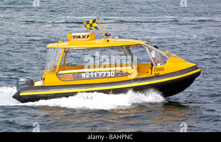 Taxi de l'eau dans le port de Sydney. Banque D'Images